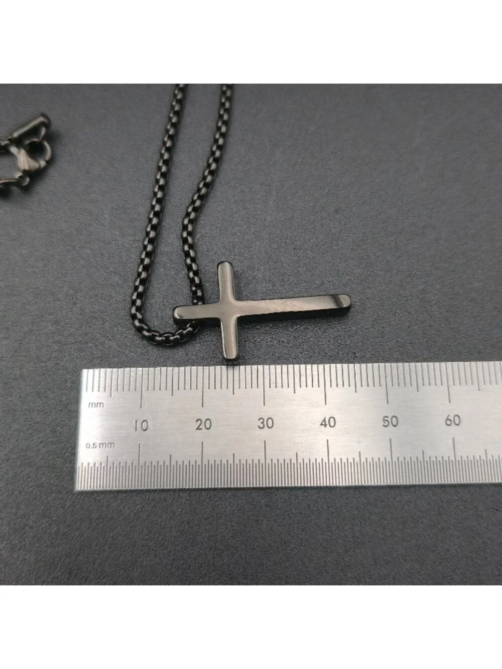 17 Inch Stainless Steel Crucifix Pendant Chain Necklace A8088